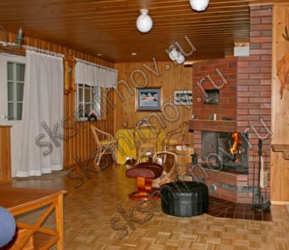 Интерьер комната для отдыха на втором этаже в бане